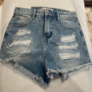 SIXTE JEANS TORN FRAY CUT OFF DENIM JEAN SHORTS. NWT   AWESOME